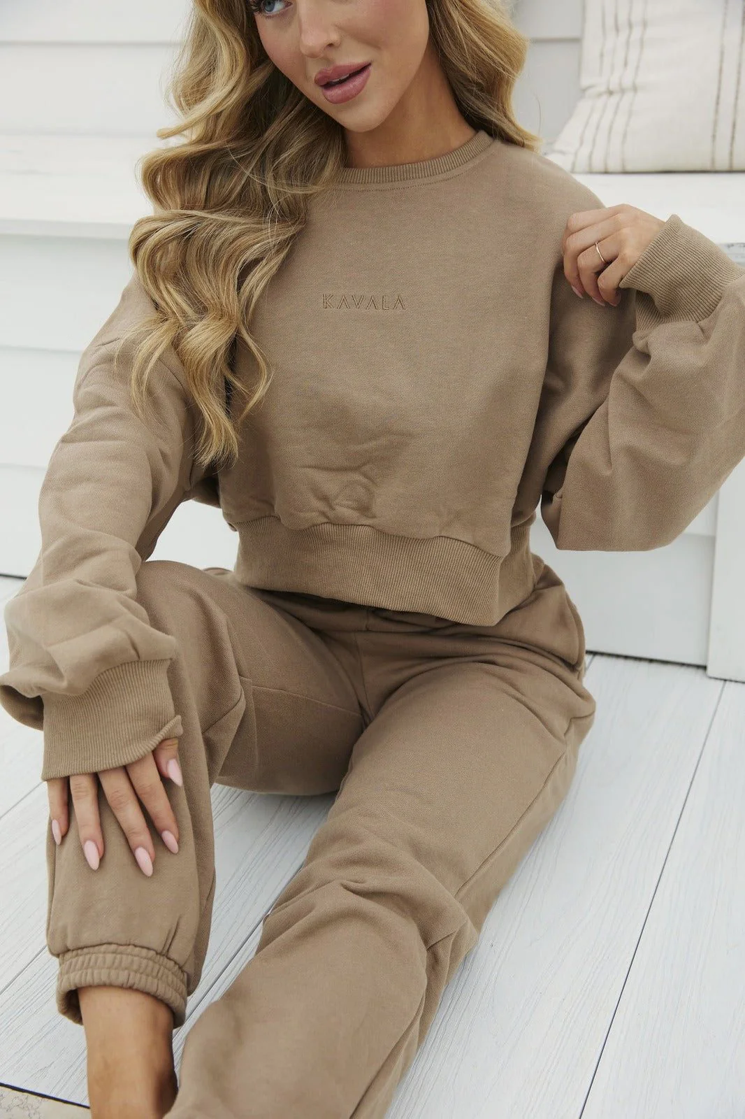Toffee Clovelly Cropped Crewneck - Image 3